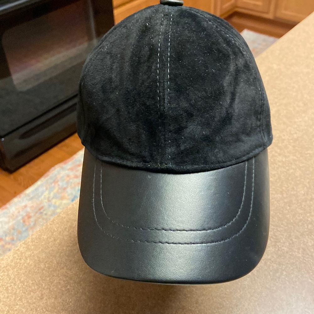 Mumcus Leather Baseball Cap - Picture 4 of 11